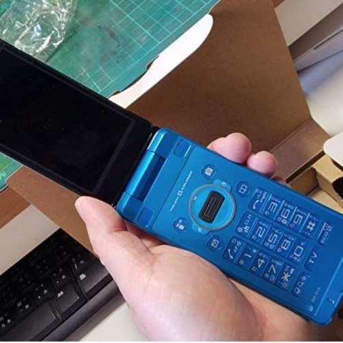 DOCOMO SH-01A 藍色版本 此貨品只適合日本地方或者係收藏