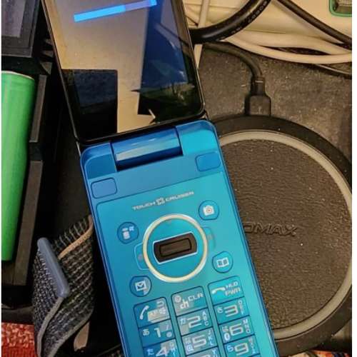 DOCOMO SH-01A 藍色版本 此貨品只適合日本地方或者係收藏