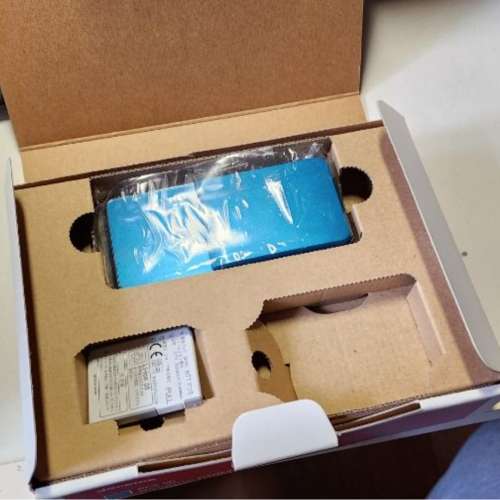 DOCOMO SH-01A 藍色版本 此貨品只適合日本地方或者係收藏