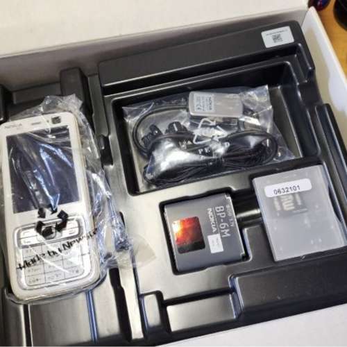 SOFTBANK 705NK (Nokia N73) 解lock 版本可以在香港使用