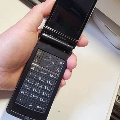 Fujitsu DoCoMo F906i  此貨品只適合日本地區使用或者私人收藏