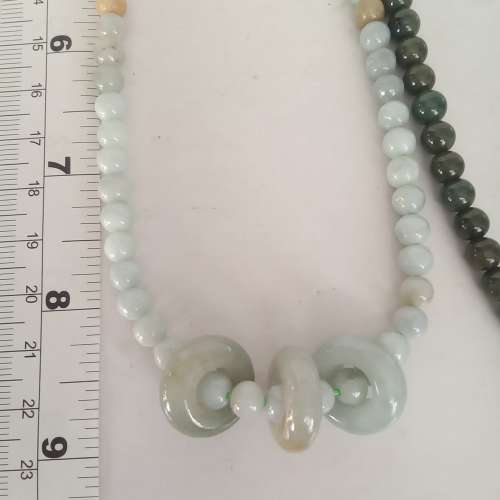翡翠A玉頸鏈18寸，油青/翠綠，配上三個16mm平安扣，每款200元，兩款共售360元。no....