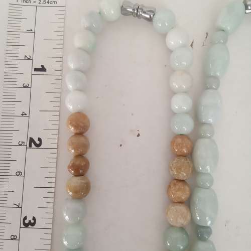 翡翠A玉頸鏈約20寸，7mm圓珠/10mm米珠，每款150元，兩款共售240元。no.B11.2.25