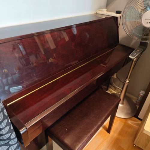 (代友放)YAMAHA二手鋼琴 三腳踏 包琴布，琴櫈，琴內暖管 型號：C108 編號：4423556 ...