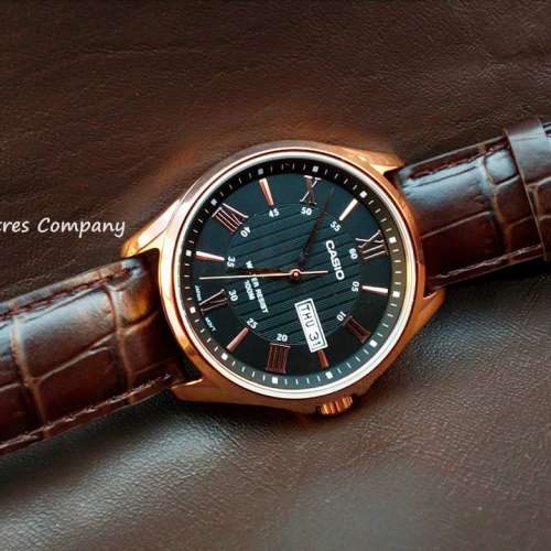 Montres Company 香港註冊公司(32年老店) 卡西歐 CASIO 棕啡真皮錶帶 黑色玫瑰金 M...