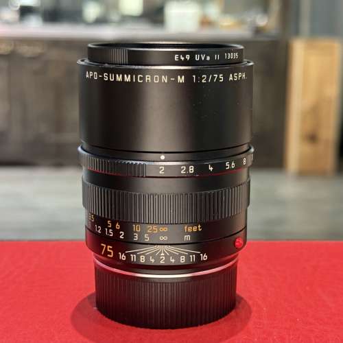 Leica APO-Summicron-M 75mm f2.0 ASPH 6-bit lens 11637 with UV filter