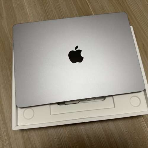 2022 MacBook Air M2 Space Gray 13.6 inch 16gb 512gb SSD 90% New 保養期內