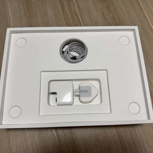 2022 MacBook Air M2 Space Gray 13.6 inch 16gb 512gb SSD 90% New 保養期內