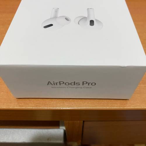 One set of AirPods Pro & Apple Watch SE連盒