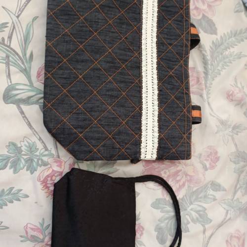 圖中兩個袋清位價平售$100