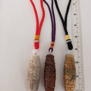 古玉天珠手把件/吊件， 刻有多款如意， 事事稱心萬事如意 ，長约2點五吋，每個250元...