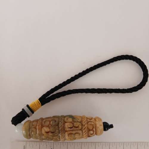 古玉天珠手把件/吊件， 刻有多款如意， 事事稱心萬事如意 ，長约2點五吋，每個250元...