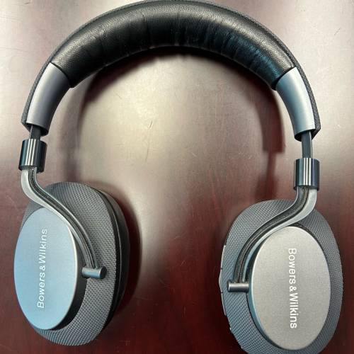Bowers & Wilkins PX