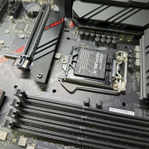ASUS ROG STRIX B460-G GAMING MATX板