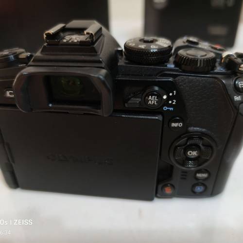 Olympus EM1 Mark II + HLD-9 直度（已售）