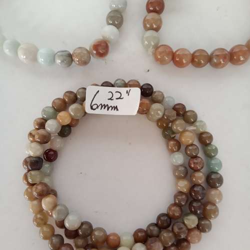 一手三條翡翠A玉手串/珠串共售300元，單條150元。no.B18.2.25