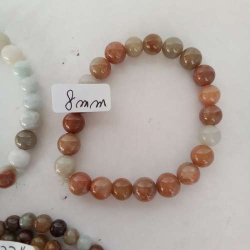 一手三條翡翠A玉手串/珠串共售300元，單條150元。no.B18.2.25