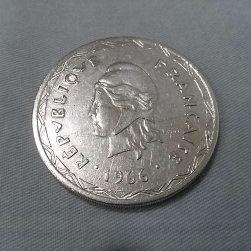 英法共管屬地新赫布里底群島 1966 年發行 100 法郎銀幣