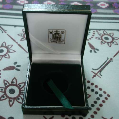 香港 2001 年發行蛇年精緻紀念版金章