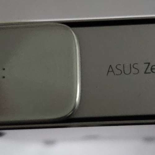 ASUS ZenBeam E1 掌上式行動電源 LED 投影機