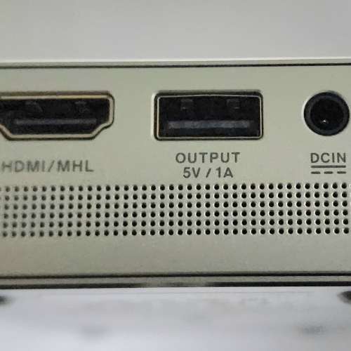 ASUS ZenBeam E1 掌上式行動電源 LED 投影機