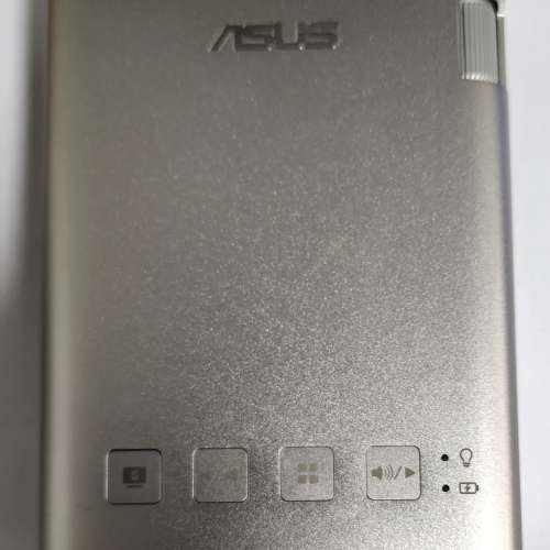 ASUS ZenBeam E1 掌上式行動電源 LED 投影機