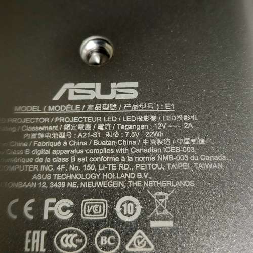 ASUS ZenBeam E1 掌上式行動電源 LED 投影機