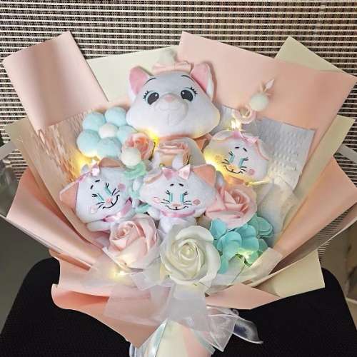 《獨家原創·專業花藝師用心製作》迪士尼瑪麗貓花束 富貴貓花束 💐香皂花&仿真花 d...