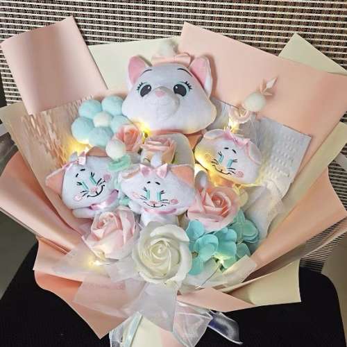 《獨家原創·專業花藝師用心製作》迪士尼瑪麗貓花束 富貴貓花束 💐香皂花&仿真花 d...