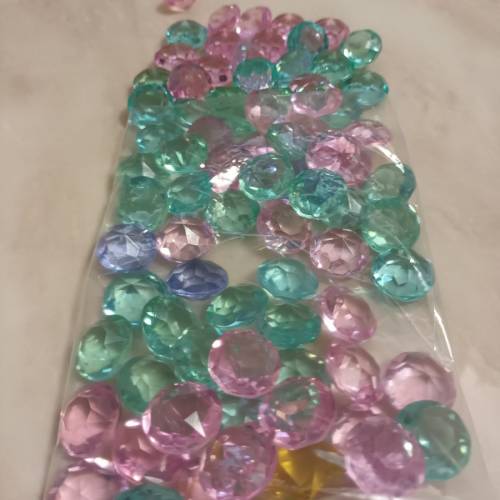 仿水晶石美觀擺設飾物（免費）