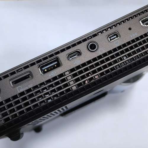 ASUS 輕薄型可攜式LED投影機 P2M；黑色啡色都有；新淨