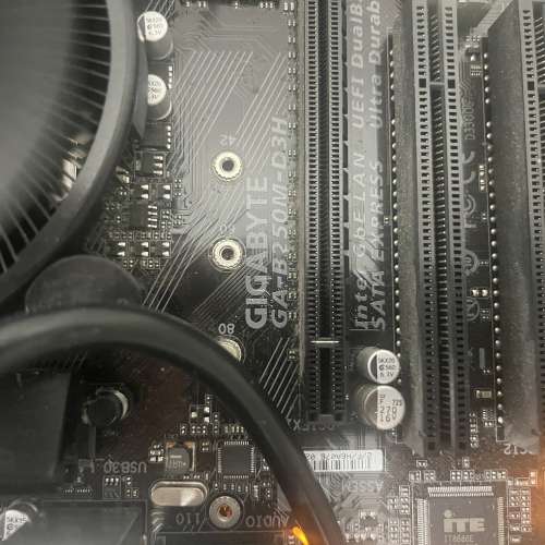 技嘉底板+CPU+火牛+DDR4 Ram