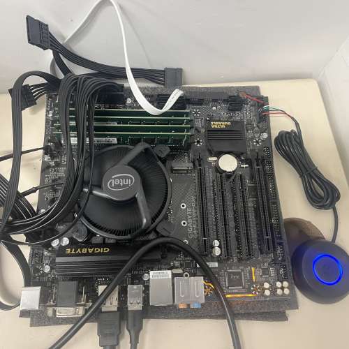 技嘉底板+CPU+火牛+DDR4 Ram