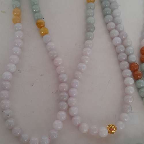 翡翠A玉，8mm32寸，108粒，圓滑好水頭，淺紫色調。每條三百三十元兩條八折三條七折...