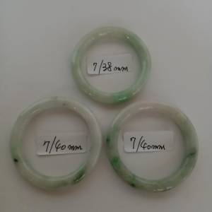 翡翠A玉，小童手鈪，圓滑好水頭，單一隻250元，三隻5佰元。 no.D20.2.25
