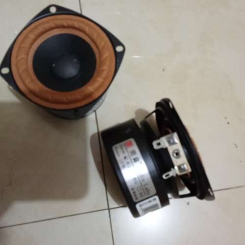 2吋半至3吋低音