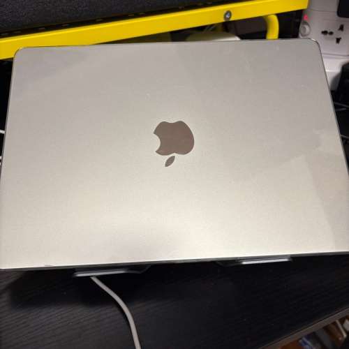 MacBook Air M3 (512GB) + 3年保養 + Mon貼 + 透明保護殼 (連盒)