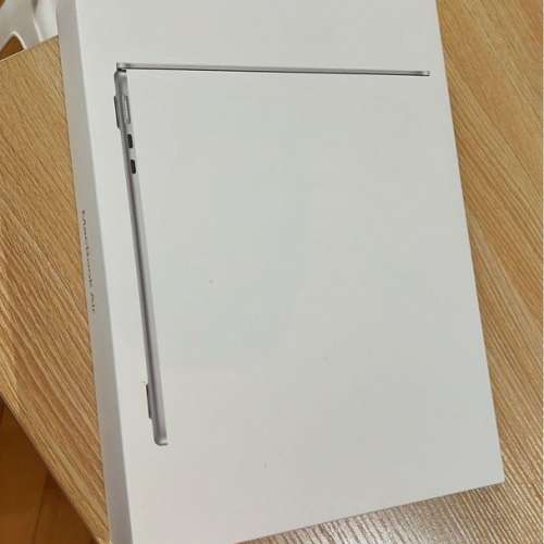 MacBook Air M3 (512GB) + 3年保養 + Mon貼 + 透明保護殼 (連盒)