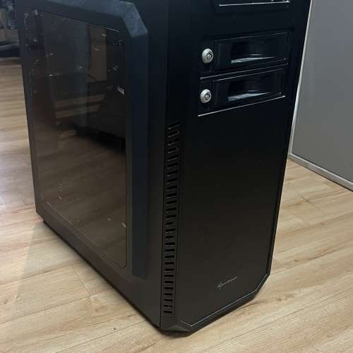 Sharkoon ATX Case 中塔型機箱 隨即插入硬碟插槽