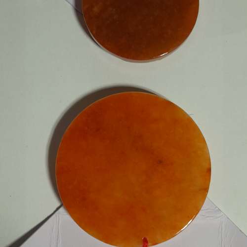 一手兩隻翡翠A玉紅翡狐狸吊墜 ，好工好水頭，狐狸機靈，圓滑高貴，旺桃花人緣。兩隻...