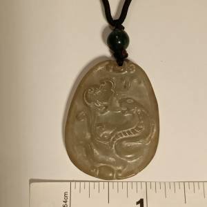 中國古玉蛇吊墜，42x32x6mm.可能屬於和田玉一類。no.B22.2.25