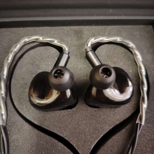 Empire Ears Raven行貨95％ 黑色