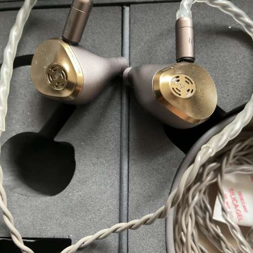 AK x VE AURA 耳機一套