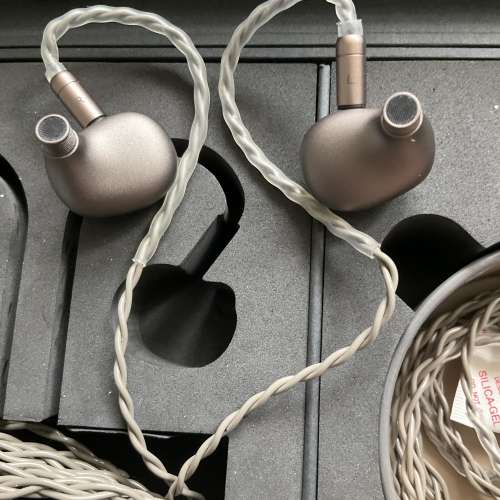 AK x VE AURA 耳機一套