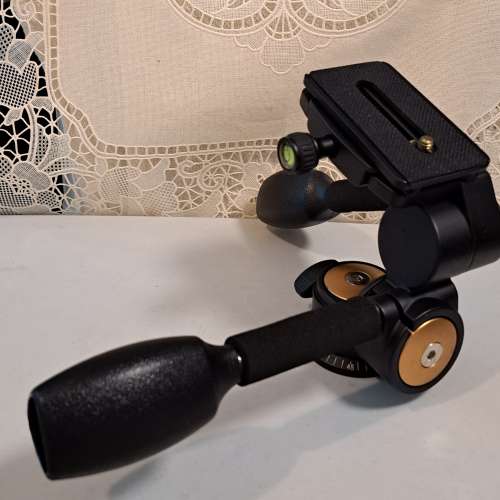 中型三維萬向油壓雲台有快拆板