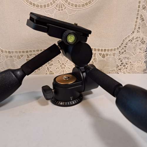 中型三維萬向油壓雲台有快拆板