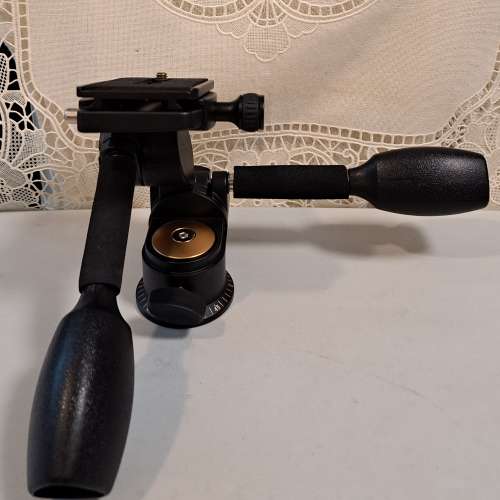 中型三維萬向油壓雲台有快拆板