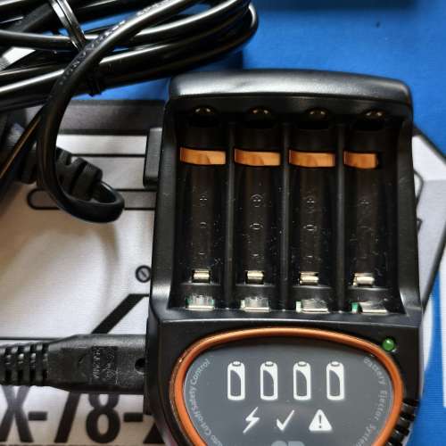 GP PowerBank H500 充電器 + 12粒AA充電池(2300mAh)