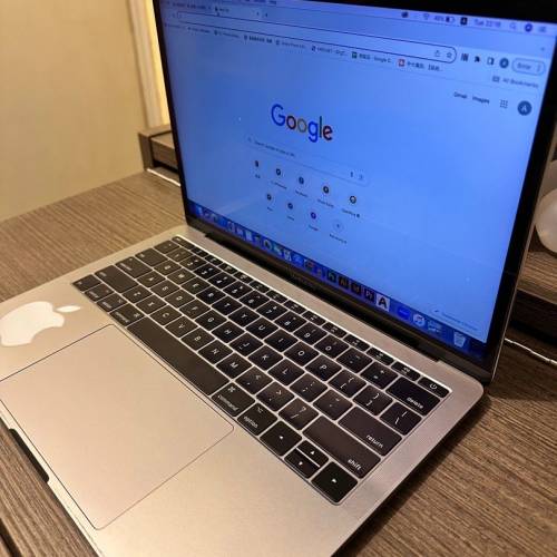 MacBook Pro 13', 2017 2.3ghz i5, 8gb ddr3, 256g ssd