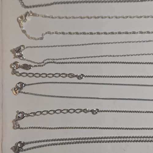 意大利純銀頸鏈。 最長24寸最短十六寸。 單條一百三十八元兩條起八折，全部9條七折...